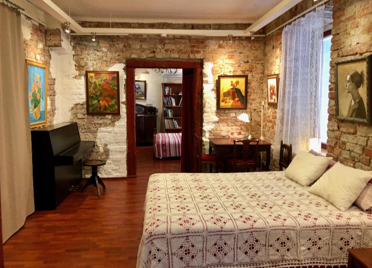Guest House Nina Art ก็อตกา ภายนอก รูปภาพ
