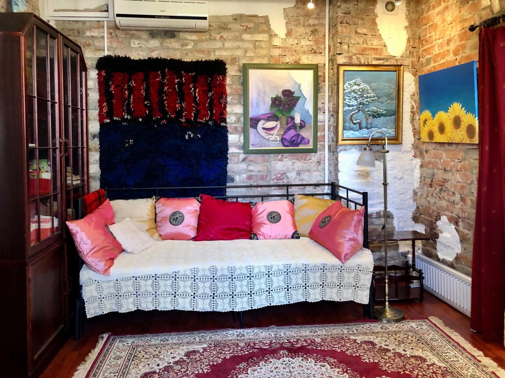 Guest House Nina Art ก็อตกา ภายนอก รูปภาพ